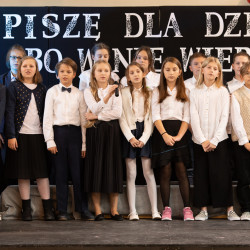 Nadanie imienia Wandy Chotomskiej Szkole Podstawowej w Młochowie 