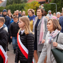 Nadanie imienia Wandy Chotomskiej Szkole Podstawowej w Młochowie 