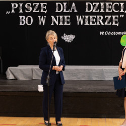 Nadanie imienia Wandy Chotomskiej Szkole Podstawowej w Młochowie 